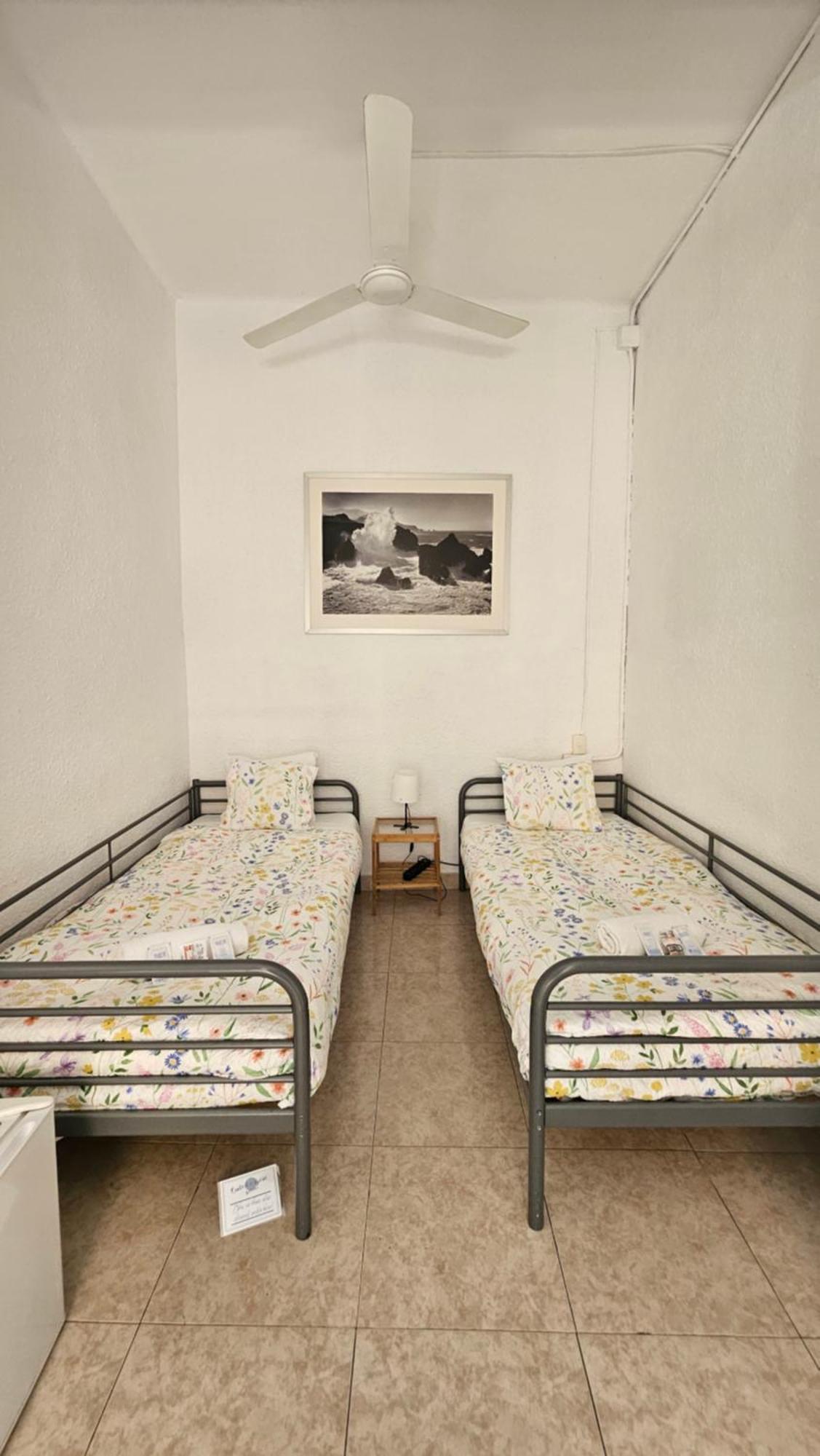 Central&Basic Solarium Hostel Barcelona Exterior foto